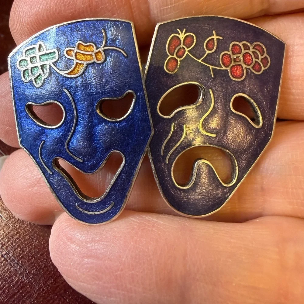 UNIQUE VINTAGE COMEDY TRAGEDY MASKS CLOISONNE ENAMEL BROOCH